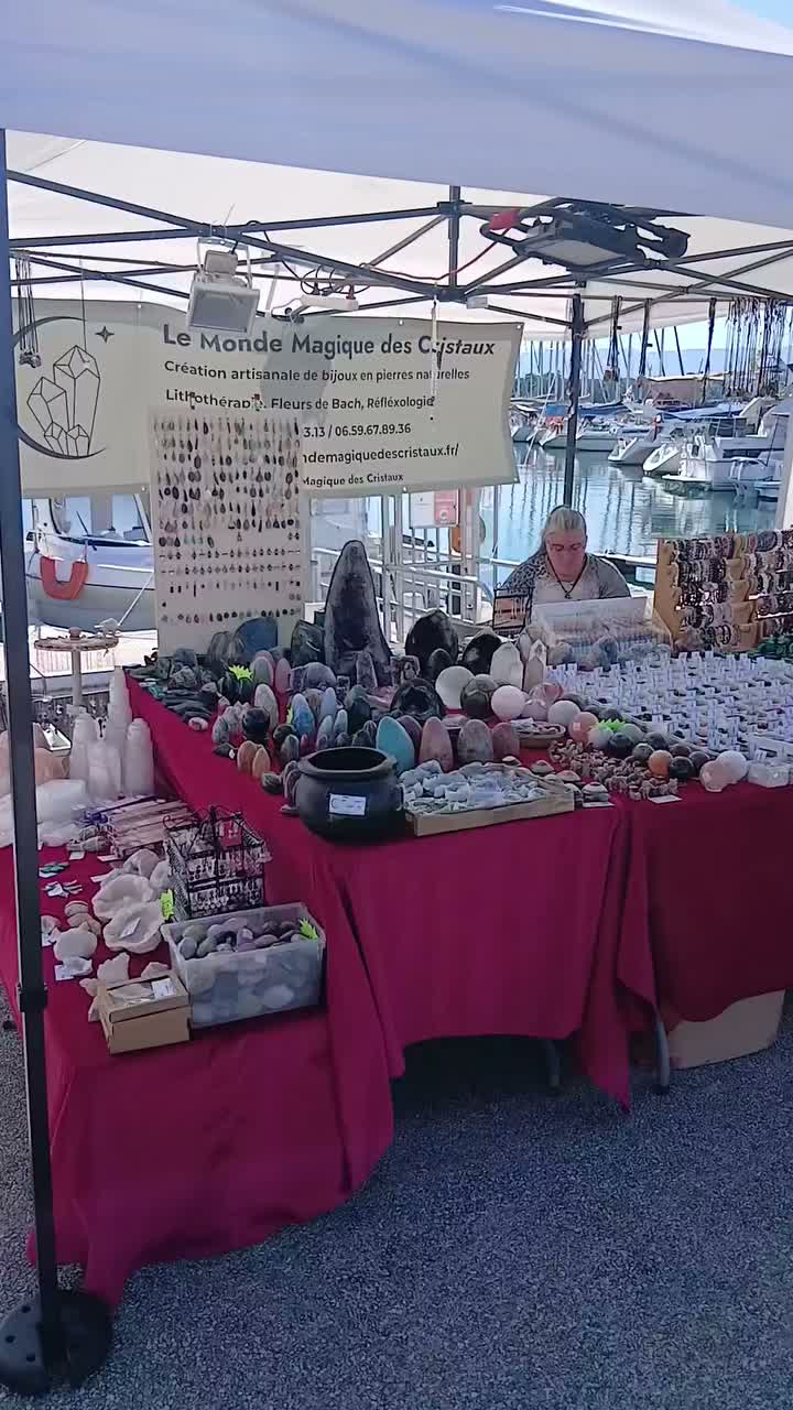 Video post from lemondemagiquedescristaux.