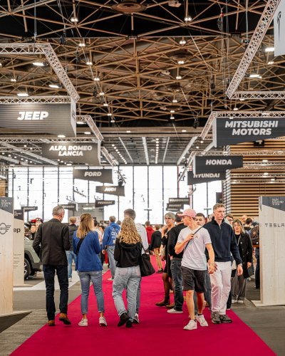 Carousel post from salonautolyon.