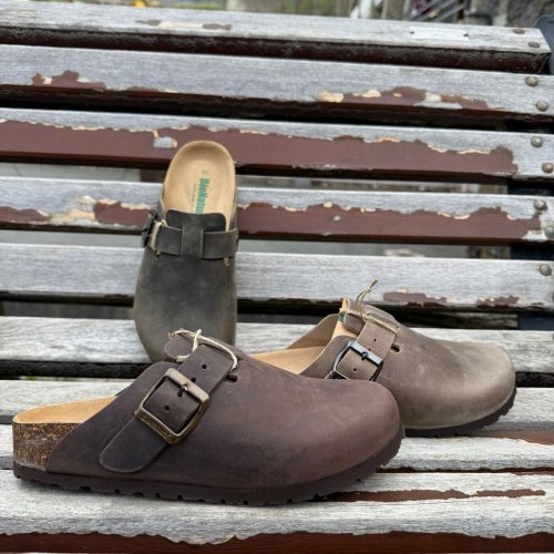 Carousel post from almareafootwear.