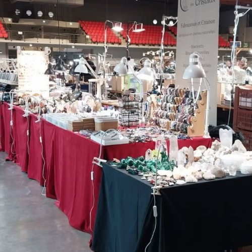 Carousel post from lemondemagiquedescristaux.