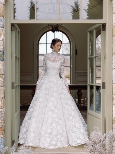 Carousel post from lelitebridal.