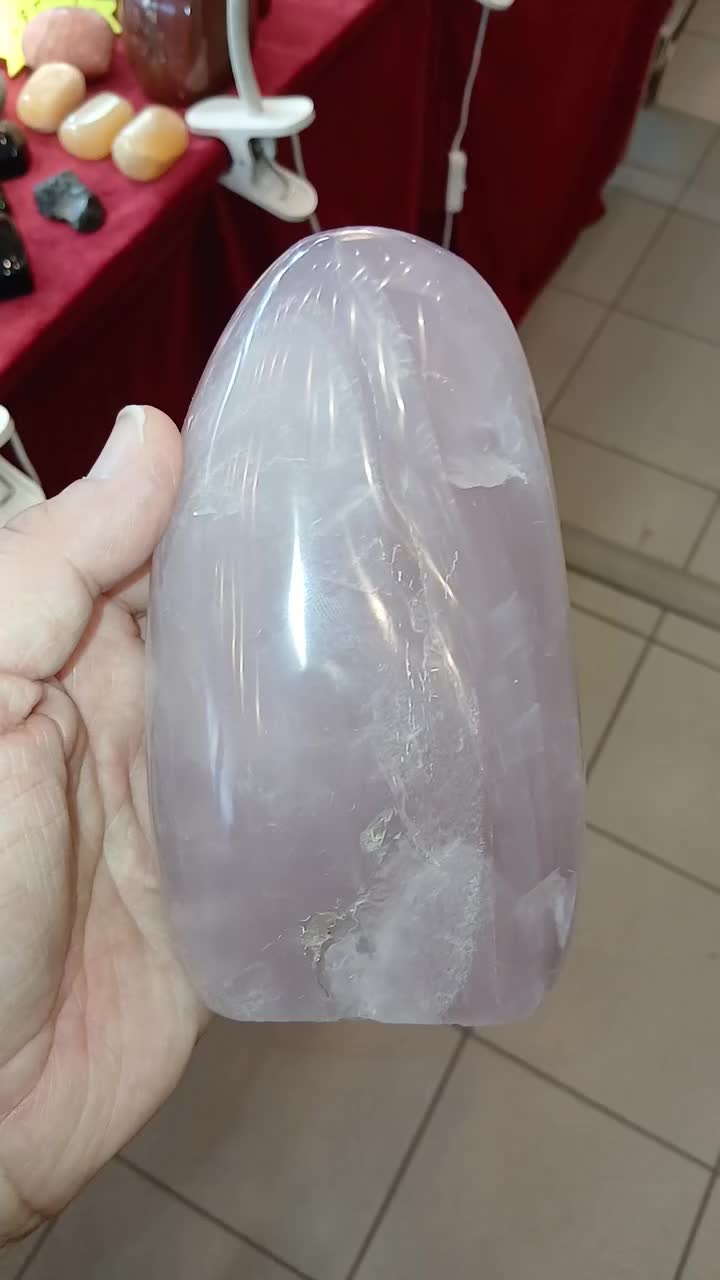 Video post from lemondemagiquedescristaux.