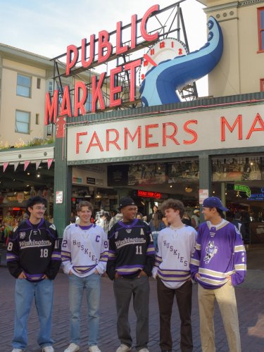 Carousel post from uw_icehockey.