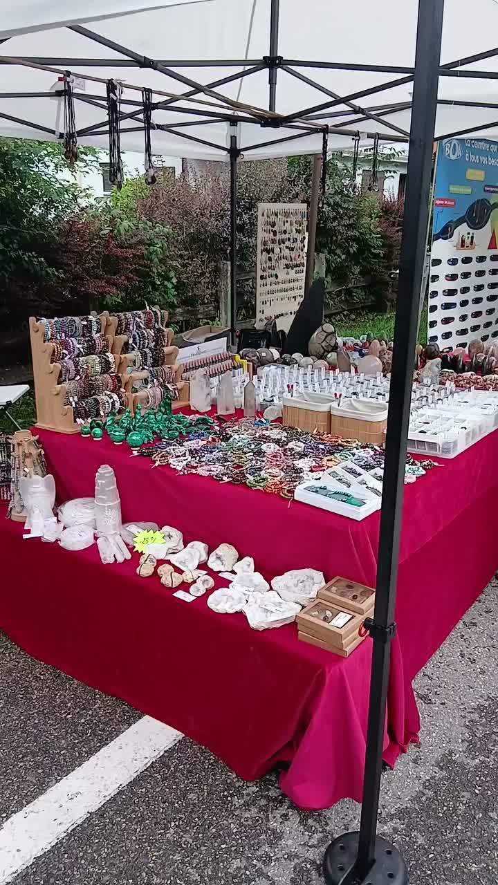 Video post from lemondemagiquedescristaux.