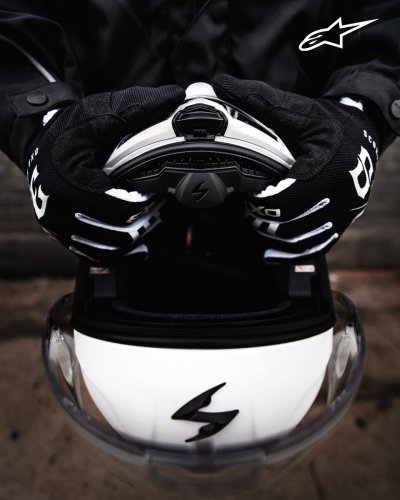 Photo post from motomax.