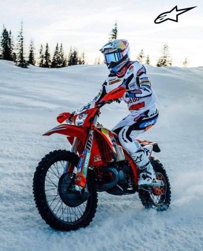 Photo post from motomax.