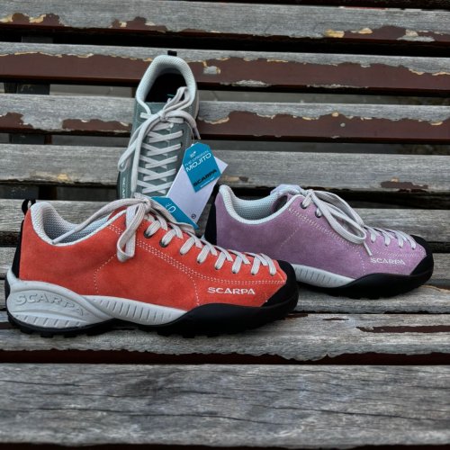 Carousel post from almareafootwear.