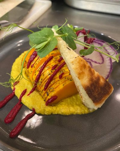 Carousel post from miditreizepontarlier.