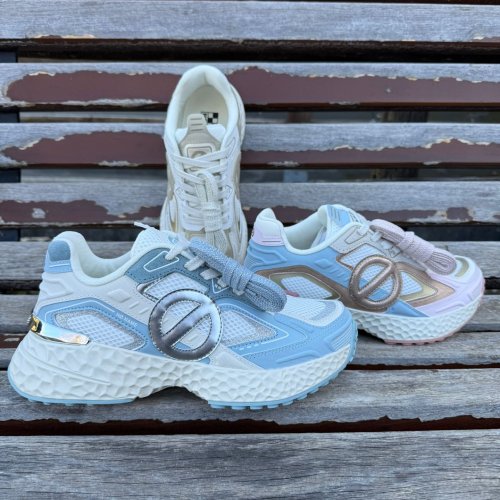 Carousel post from almareafootwear.