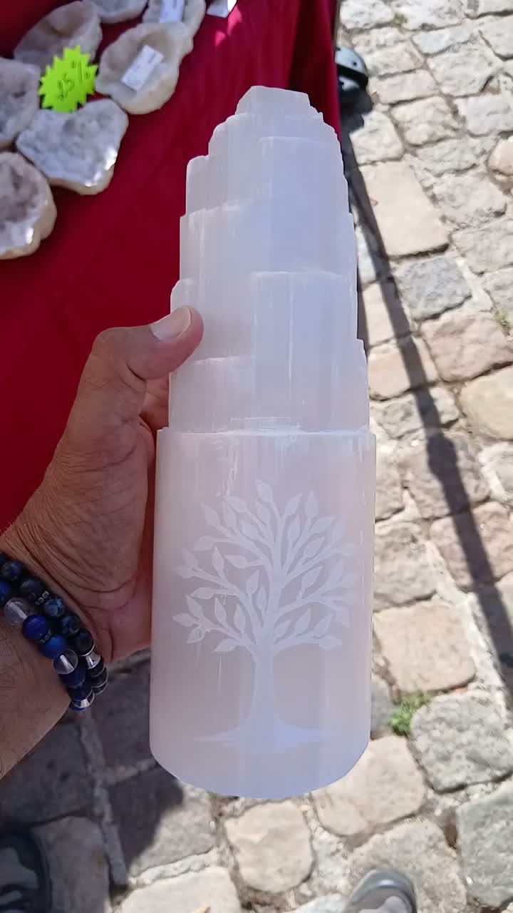 Video post from lemondemagiquedescristaux.