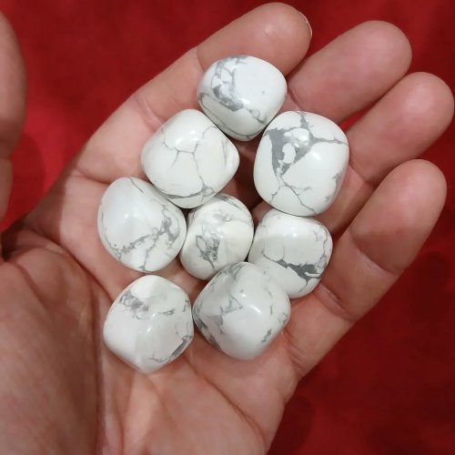 Carousel post from lemondemagiquedescristaux.