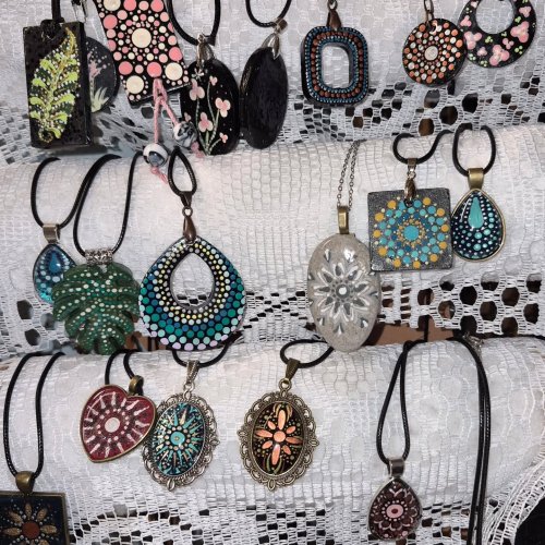 Carousel post from niftygiftynorfolk.