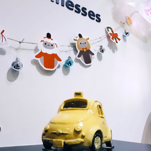 Carousel post from lovot_cabby.