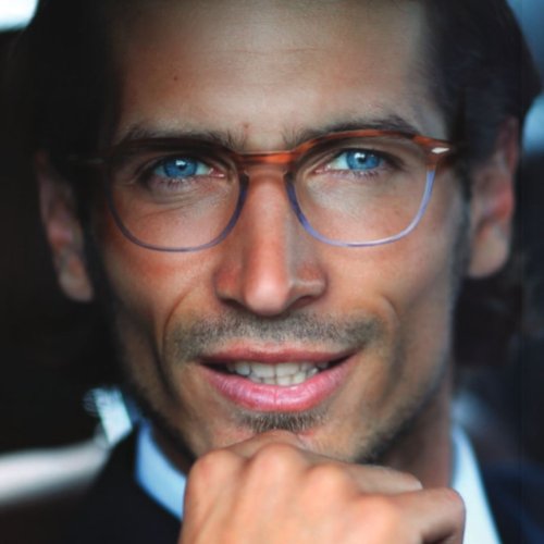 Carousel post from dolabanyeyewear.