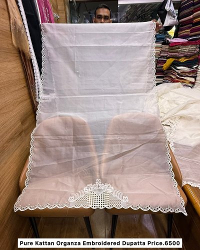 Carousel post from akbar_fabrics_.