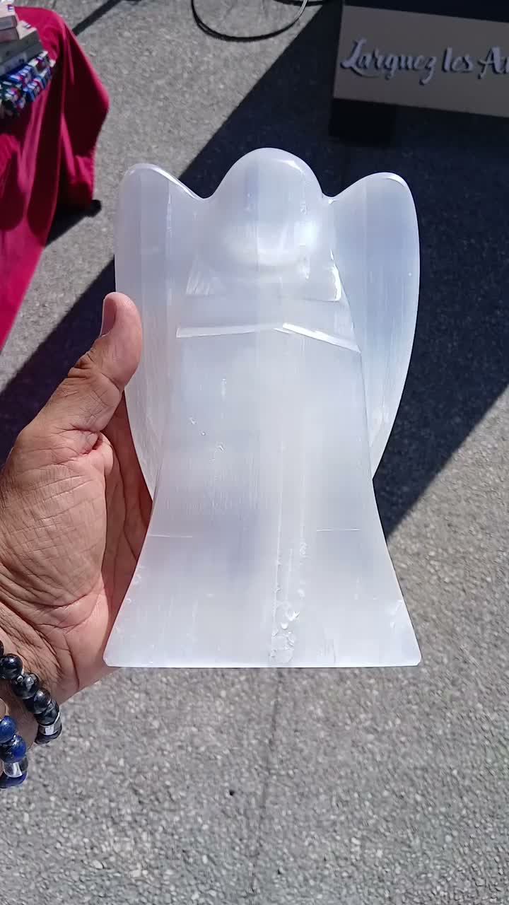 Video post from lemondemagiquedescristaux.