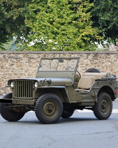 Carousel post from salonautolyon.