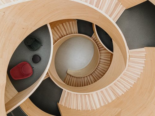 Carousel post from onofficemag.