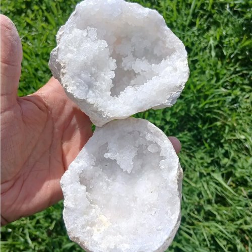 Carousel post from lemondemagiquedescristaux.