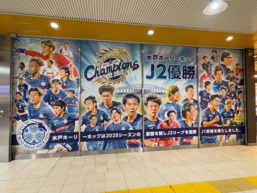 Carousel post from mitohollyhockdj.