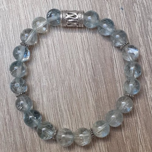 Carousel post from lemondemagiquedescristaux.