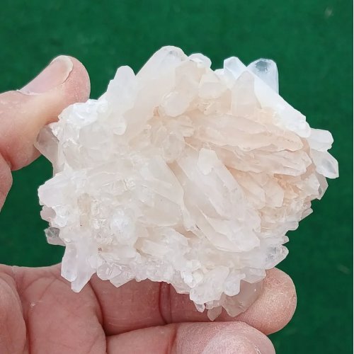 Carousel post from lemondemagiquedescristaux.