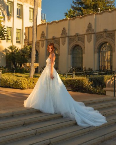 Carousel post from jolibride.