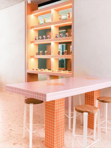 Carousel post from onofficemag.