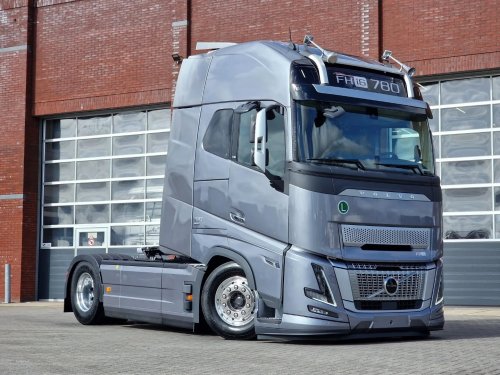 Carousel post from vaexthetrucktraders.