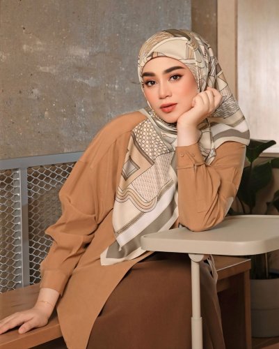 Carousel post from galeriariani.