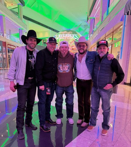 Carousel post from reddirthatco.