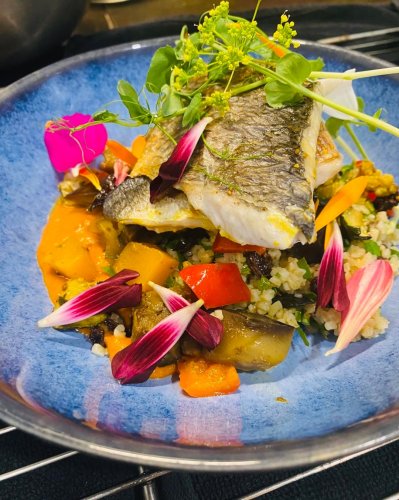 Carousel post from miditreizepontarlier.