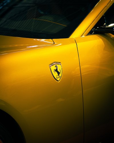 Carousel post from salonautolyon.