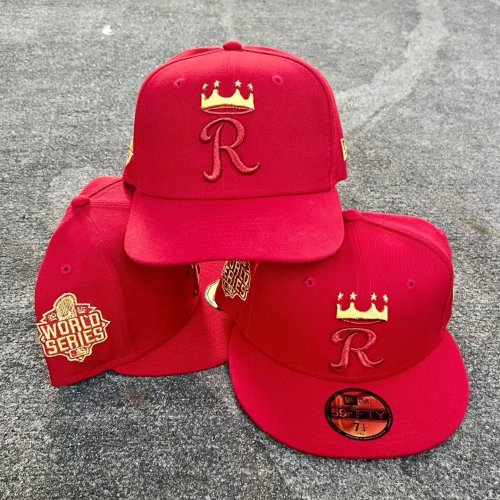 Carousel post from exclusive.fitted.