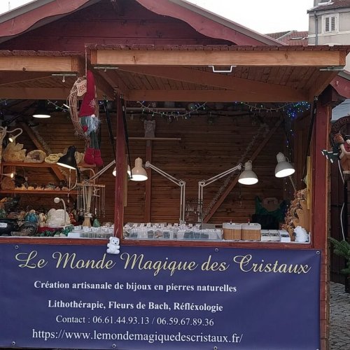 Carousel post from lemondemagiquedescristaux.