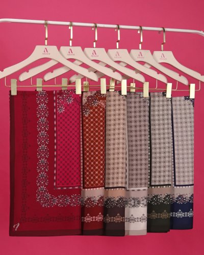 Carousel post from galeriariani.