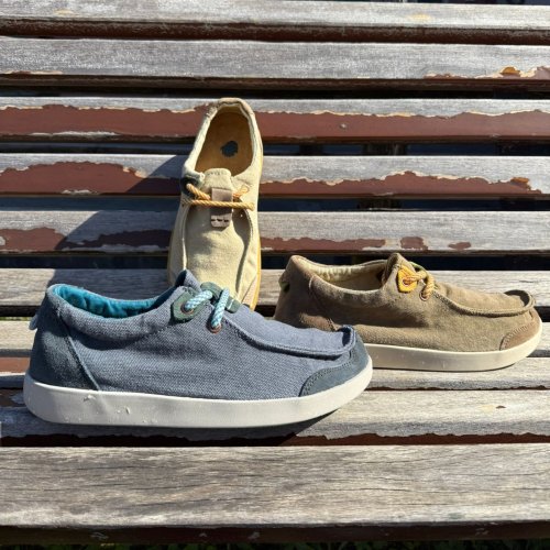 Carousel post from almareafootwear.