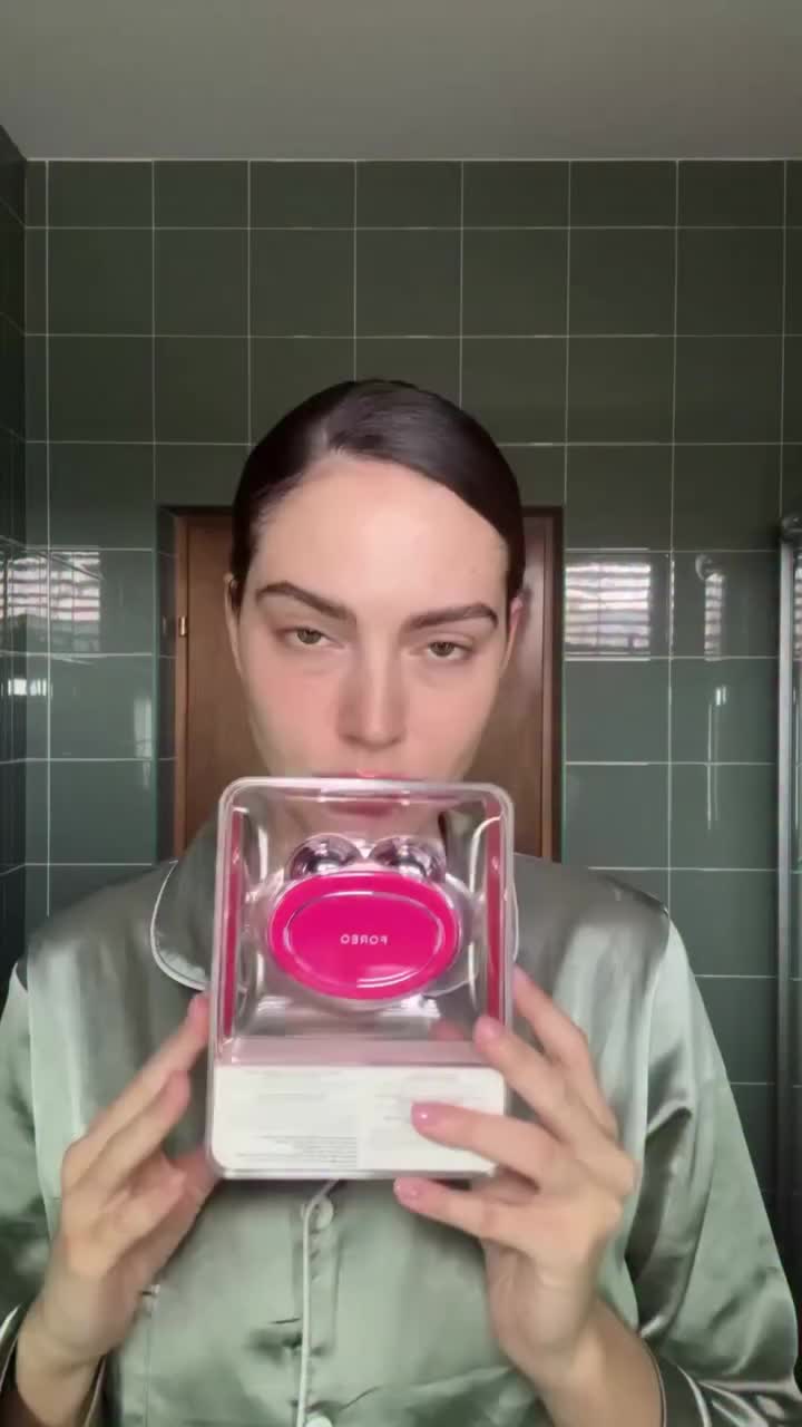 FOREO BEAR™ mini | Compact Microcurrent Device | Instant Facelift