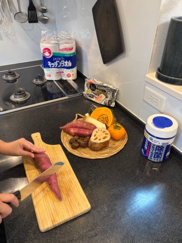 Carousel post from @elleairofficial.