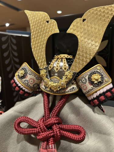 Carousel post from @ystk_official.