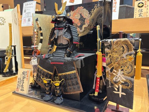 Carousel post from @ystk_official.