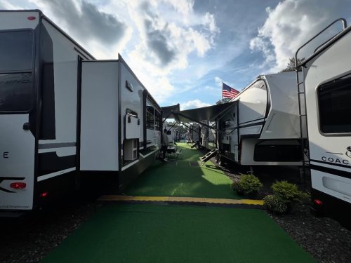 Carousel post from Western RV Country.