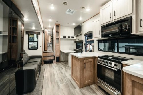 Carousel post from Western RV Country.