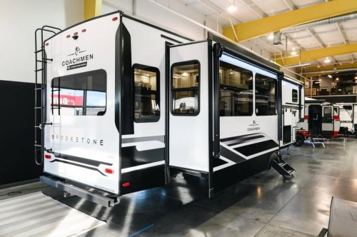 Carousel post from Western RV Country.