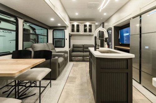 Carousel post from Western RV Country.