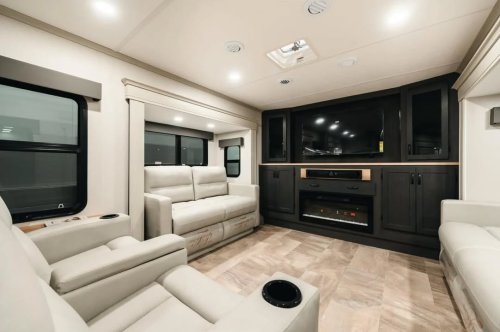 Carousel post from Western RV Country.