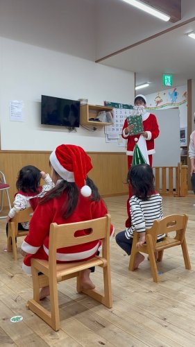 Carousel post from 三省製薬　デルメッド.