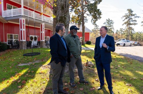 Carousel post from Unum.