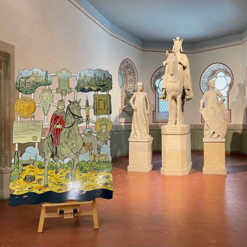 Carousel post from Tourist-Information Magdeburg.