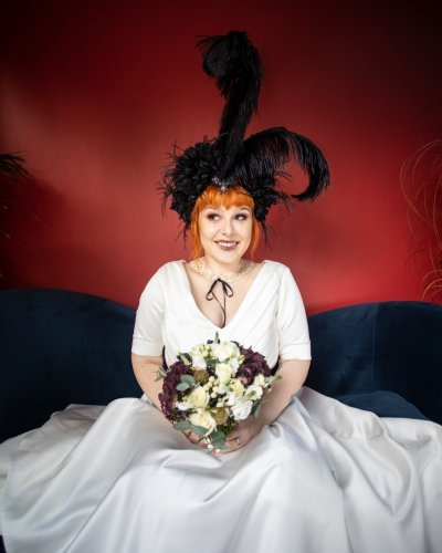 Carousel post from prettyandpunkweddings.